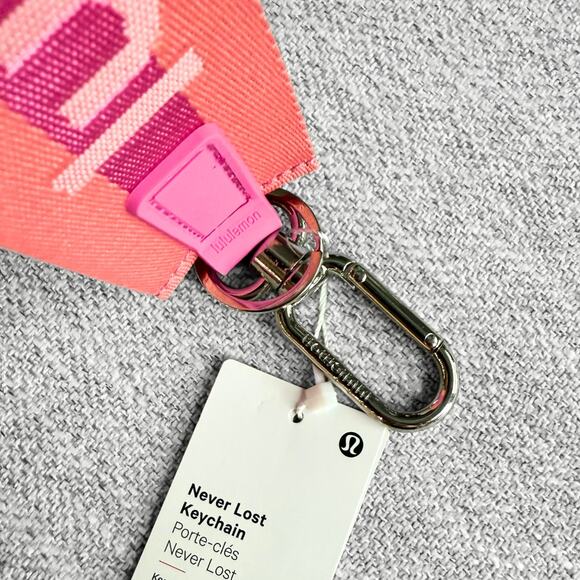 NEW Lululemon Never lost Keychain Wordmark Pink Silver - Picture 3 of 8